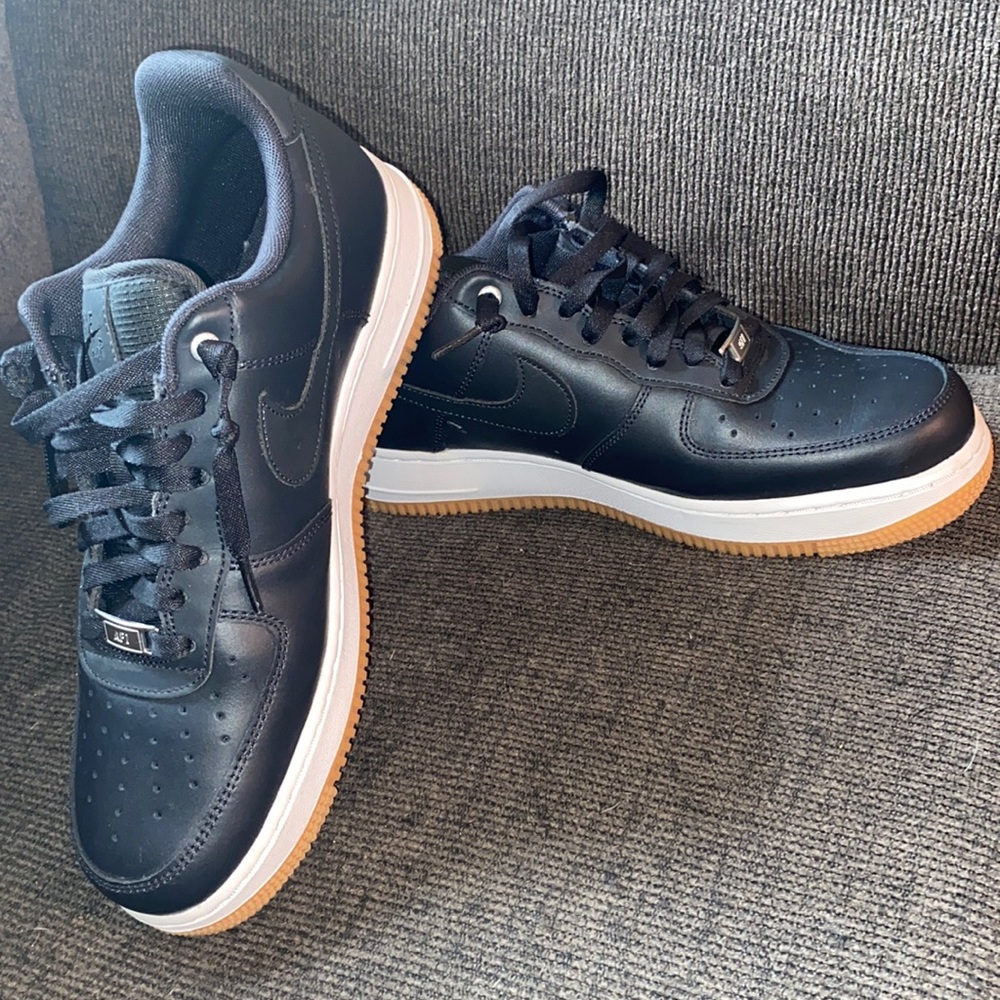 Nike Men’s Air Force 1-07 size 10